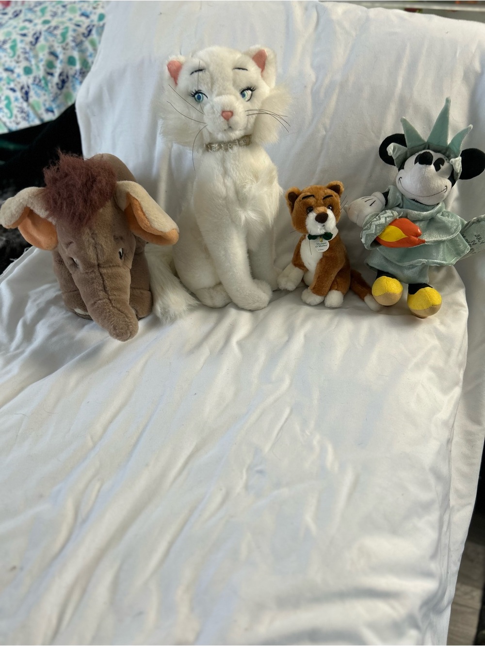 Loti of 4 Vintage Disney Plusk